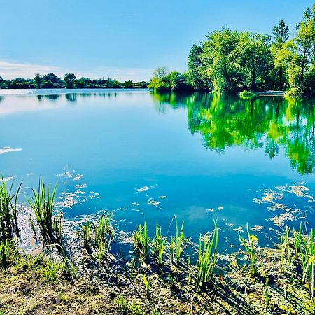 Maison Avec Acces Au Lac Izon Extérieur photo