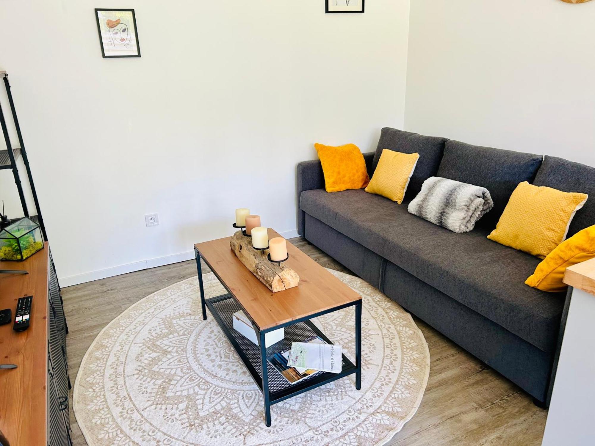 Maison Avec Acces Au Lac Izon Extérieur photo