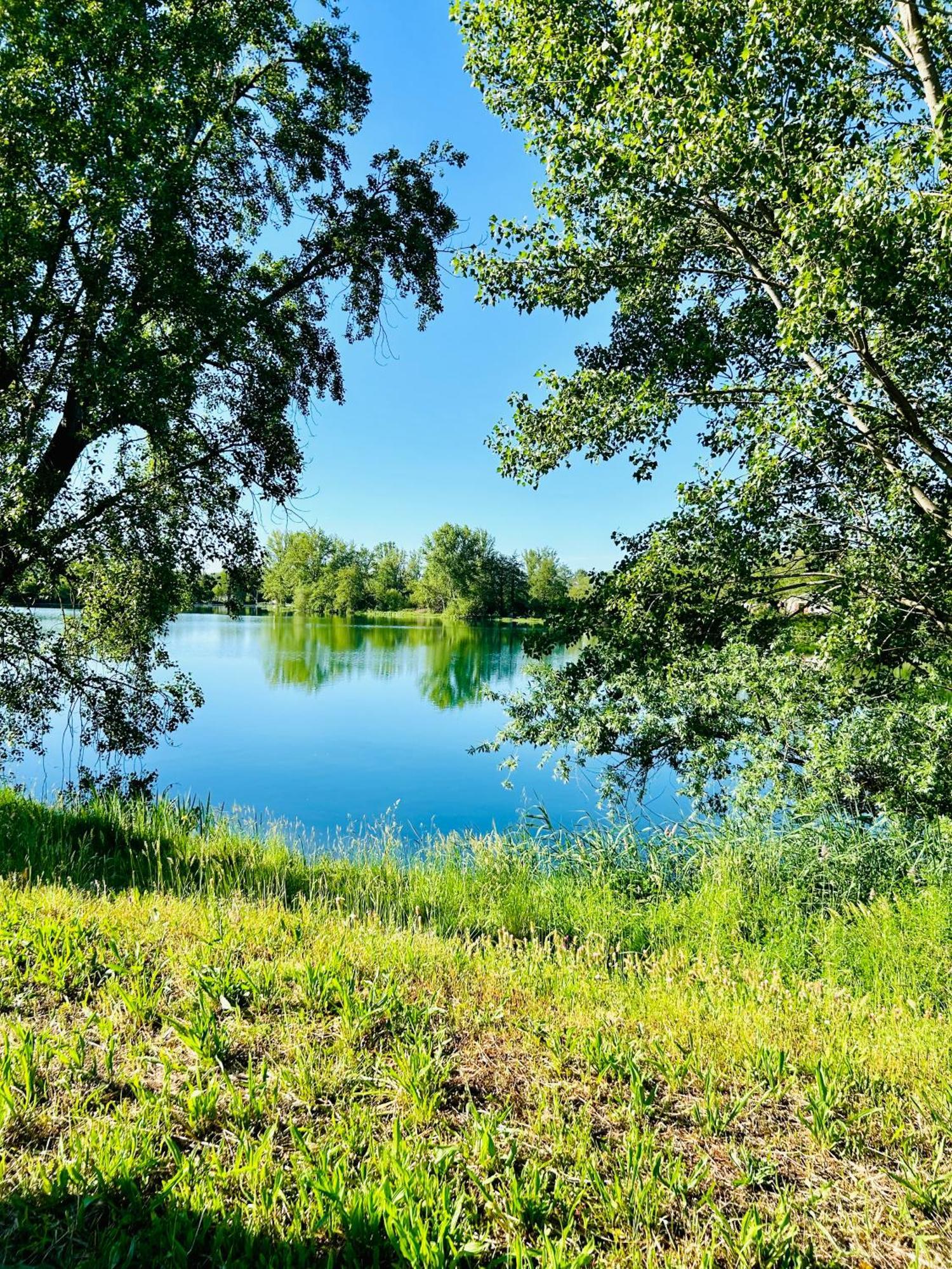 Maison Avec Acces Au Lac Izon Extérieur photo